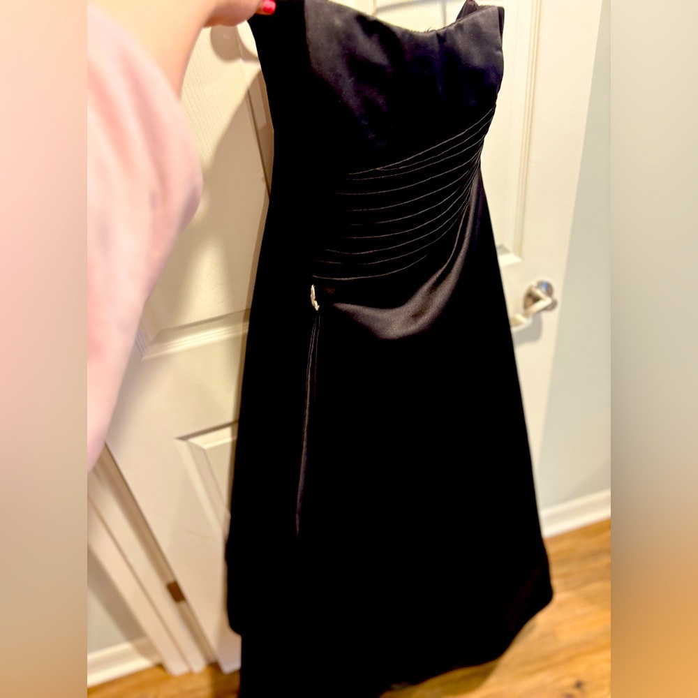 Elegant Black Strapless Dress